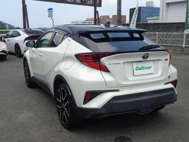 トヨタ Ｃ－ＨＲ S GRスポーツ 鹿児島県 2020(令2)年 2.4万km ブラック/ホワイトパールクリスタルシャイン 2トーン ワンオーナー/GRエアロ、19AW/専用ハーフレザーコンビシート/ディスプレイオーディオ/パノラミックビューカメラ/フルセグ、ブルートゥース/MiraCast、USB/前後ドライブレコーダーZDR025/前席快適温熱シート/LEDヘッドライト、フォグライト/ブラインドスポットモニター/レーダークルーズコントロール/レーンキープシステム/プリクラッシュセーフティ/GRフロアマット/ビルトインETC/WSRS+サイドエアバッグ/人気色2NAブラック/ホワイトパール/プッシュスタート/スマートキー2個あり/取説、マルチメディア取説あり/保証書あり