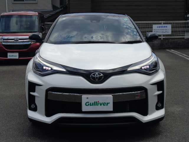 トヨタ Ｃ－ＨＲ S GRスポーツ 鹿児島県 2020(令2)年 2.4万km ブラック/ホワイトパールクリスタルシャイン 2トーン ワンオーナー/GRエアロ、19AW/専用ハーフレザーコンビシート/ディスプレイオーディオ/パノラミックビューカメラ/フルセグ、ブルートゥース/MiraCast、USB/前後ドライブレコーダーZDR025/前席快適温熱シート/LEDヘッドライト、フォグライト/ブラインドスポットモニター/レーダークルーズコントロール/レーンキープシステム/プリクラッシュセーフティ/GRフロアマット/ビルトインETC/WSRS+サイドエアバッグ/人気色2NAブラック/ホワイトパール/プッシュスタート/スマートキー2個あり/取説、マルチメディア取説あり/保証書あり