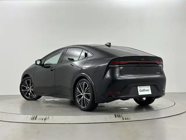トヨタ プリウス Z 埼玉県 2023(令5)年 0.9万km アティチュードブラックマイカ 純正12.3インチディスプレイオーディオ&Bluetoothオーディオ&USB接続&Miracast/パノラミックビューモニター/ビルドインETC2.0 /パノラマムーンルーフ/パワーバックドア/純正前後ドライブレコーダー/パワーシート/レザーシート/ドアミラーヒーター/AC100V電源/デジタルインナーミラー/純正19インチアルミホイール/Bi-Beam LEDヘッドランプ/LEDターンランプ/LEDクリアランスランプ/パワーバックドア/トヨタセーフティセンス/プリクラッシュセーフティ/緊急時操舵支援/レーントレーシングアシスト［LTA］/レーンディパーチャーアラート［LDA］/レーダークルーズコントロール（全車速追従機能付）/オートマチックハイビーム［AHB］/ロードサインアシスト［RSA］/ドライバー異常時対応システム /プロアクティブドライビングアシスト［PDA］/発進遅れ告知機能［TMN］/ブラインドスポットモニター ［BSM］/前席シートヒーター/前席ベンチレーション/トヨタ チームメイト［アドバンスト パーク］（リモート機能付）/パーキングサポートブレーキ（周囲静止物）