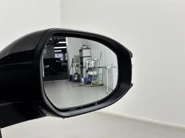 トヨタ プリウス Z 埼玉県 2023(令5)年 0.9万km アティチュードブラックマイカ 純正12.3インチディスプレイオーディオ&Bluetoothオーディオ&USB接続&Miracast/パノラミックビューモニター/ビルドインETC2.0 /パノラマムーンルーフ/パワーバックドア/純正前後ドライブレコーダー/パワーシート/レザーシート/ドアミラーヒーター/AC100V電源/デジタルインナーミラー/純正19インチアルミホイール/Bi-Beam LEDヘッドランプ/LEDターンランプ/LEDクリアランスランプ/パワーバックドア/トヨタセーフティセンス/プリクラッシュセーフティ/緊急時操舵支援/レーントレーシングアシスト［LTA］/レーンディパーチャーアラート［LDA］/レーダークルーズコントロール（全車速追従機能付）/オートマチックハイビーム［AHB］/ロードサインアシスト［RSA］/ドライバー異常時対応システム /プロアクティブドライビングアシスト［PDA］/発進遅れ告知機能［TMN］/ブラインドスポットモニター ［BSM］/前席シートヒーター/前席ベンチレーション/トヨタ チームメイト［アドバンスト パーク］（リモート機能付）/パーキングサポートブレーキ（周囲静止物）
