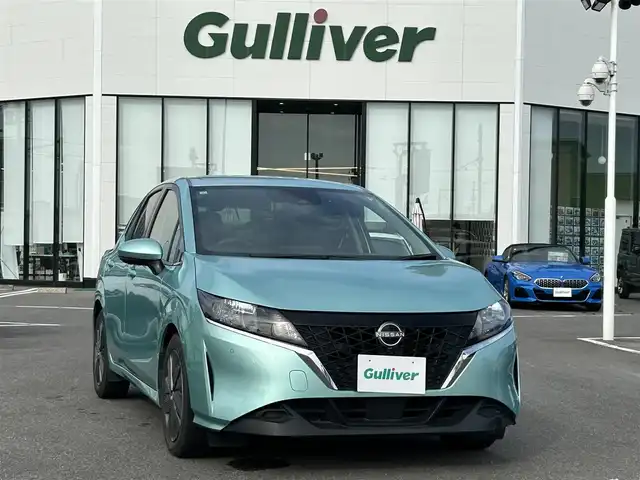 日産 ノート X 長崎県 2023(令5)年 5.5万km 緑／グレー 純正ナビ/Bluetooth接続/全方位カメラ/バックカメラ/プッシュスタート/スマートキー/パワーウィンドウ/パワーステアリング/前後コーナーセンサー/クルーズコントロール/ETC