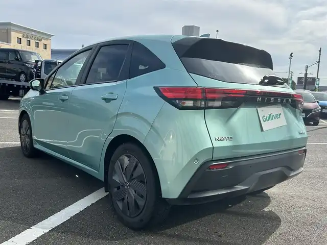 日産 ノート X 長崎県 2023(令5)年 5.5万km 緑／グレー 純正ナビ/Bluetooth接続/全方位カメラ/バックカメラ/プッシュスタート/スマートキー/パワーウィンドウ/パワーステアリング/前後コーナーセンサー/クルーズコントロール/ETC