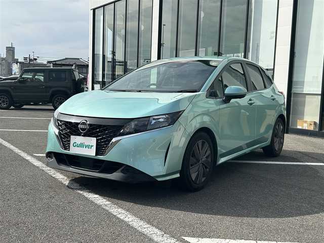 日産 ノート X 長崎県 2023(令5)年 5.5万km 緑／グレー 純正ナビ/Bluetooth接続/全方位カメラ/バックカメラ/プッシュスタート/スマートキー/パワーウィンドウ/パワーステアリング/前後コーナーセンサー/クルーズコントロール/ETC