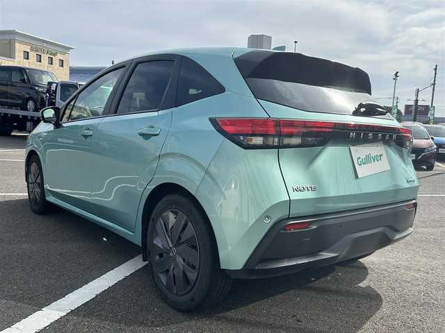 日産 ノート X 長崎県 2023(令5)年 5.5万km 緑／グレー 純正ナビ/Bluetooth接続/全方位カメラ/バックカメラ/プッシュスタート/スマートキー/パワーウィンドウ/パワーステアリング/前後コーナーセンサー/クルーズコントロール/ETC