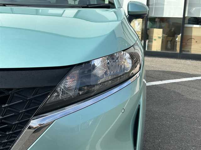 日産 ノート X 長崎県 2023(令5)年 5.5万km 緑／グレー 純正ナビ/Bluetooth接続/全方位カメラ/バックカメラ/プッシュスタート/スマートキー/パワーウィンドウ/パワーステアリング/前後コーナーセンサー/クルーズコントロール/ETC