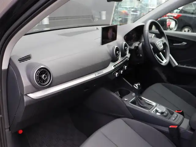 アウディ アウディ Ｑ２ 35TDIアドバンスド 長野県 2022(令4)年 0.7万km マンハッタングレーメタリック ・純正ナビTV/・バックカメラ /・ACC /・衝突軽減ブレーキ /・レーン/サイドアシスト/・バーチャルコックピット /・シートヒーター /・パワーバックドア /・アドバンストキー /・純正17AW /・LEDライト