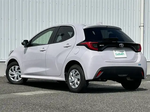 トヨタ ヤリス G 熊本県 2022(令4)年 4.2万km アイスピンクメタリック 純正ディスプレイオーディオ/・AM/FM/BT/・Miracast/・全周囲カメラ/ＥＴＣ/トヨタセーフティセンス/・プリクラッシュセーフティ/・レーンディーパーチャーアラート/・オートマチックハイビーム/・ロードサインアシスト/・パーキングサポートブレーキ/LEDヘッドライト/前後ドライブレコーダー/前席シートヒーター/ステアリングスイッチ/純正フロアマット/電動格納ミラー/・ウインカーミラー/プッシュスタート/スペアキー