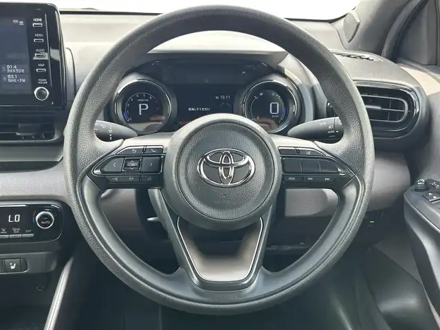 トヨタ ヤリス G 熊本県 2022(令4)年 4.2万km アイスピンクメタリック 純正ディスプレイオーディオ/・AM/FM/BT/・Miracast/・全周囲カメラ/ＥＴＣ/トヨタセーフティセンス/・プリクラッシュセーフティ/・レーンディーパーチャーアラート/・オートマチックハイビーム/・ロードサインアシスト/・パーキングサポートブレーキ/LEDヘッドライト/前後ドライブレコーダー/前席シートヒーター/ステアリングスイッチ/純正フロアマット/電動格納ミラー/・ウインカーミラー/プッシュスタート/スペアキー