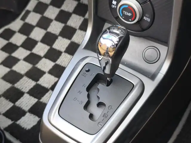 ダイハツ コペン セロ 熊本県 2016(平28)年 9.6万km ブリティッシュグリーンマイカ 純正ナビ（NSCT-W61D）/【ワンセグTV/CD/AM/FM】/バックカメラ/革巻きステアリング/ステアリングスイッチ/シートヒーター/プッシュスタート/スマートキー/純正16インチAW/純正フロアマット/ETC/保証書/取扱説明書