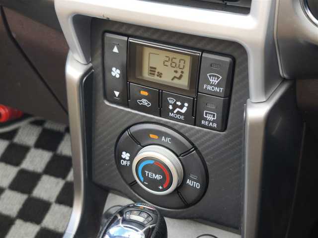 ダイハツ コペン セロ 熊本県 2016(平28)年 9.6万km ブリティッシュグリーンマイカ 純正ナビ（NSCT-W61D）/【ワンセグTV/CD/AM/FM】/バックカメラ/革巻きステアリング/ステアリングスイッチ/シートヒーター/プッシュスタート/スマートキー/純正16インチAW/純正フロアマット/ETC/保証書/取扱説明書