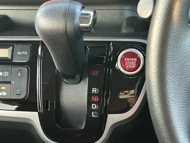 ホンダ Ｎ ＢＯＸ カスタム G Aパッケージ 大阪府 2014(平26)年 8.4万km スマートブラック SDナビ（ワンセグ/BT/CD/DVD)/両側パワースライドドア/衝突被害軽減システム/横滑り防止装置/純正AW（14inch)/純正フロアマット/純正キセノンライト/フロントフォグランプ/オートライト/ETC/エンジンスタートボタン/スマートキー