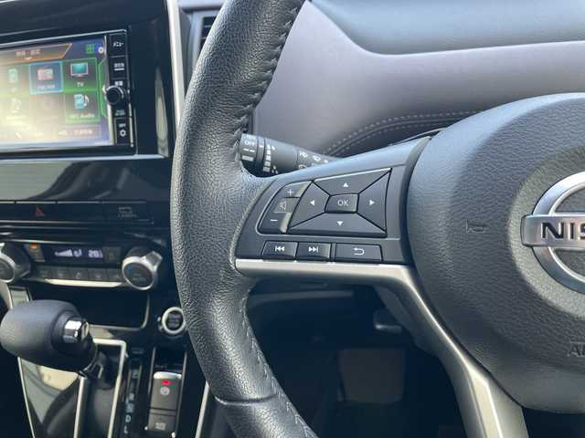 日産 セレナ ハイウェイスター V 富山県 2021(令3)年 4万km マルーンレッド プロパイロット/純正SDナビゲーション/純正フリップダウンモニター/全周囲カメラ/フルセグＴＶ/Blueｔooth・CD・DVD/レーダークルーズコントロール/レーンキープアシスト/衝突軽減ブレーキ/コーナーセンサー/純正アルミホイール/純正フロアマット/デジタルインナーミラー/ドライブレコーダー/ＥＴＣ/保証書・記録簿/取扱説明書