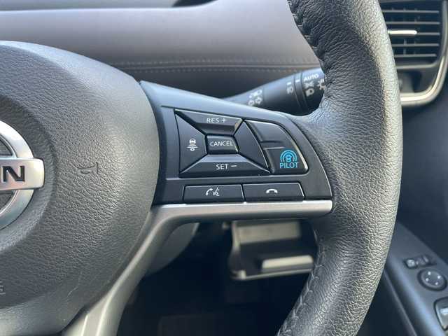 日産 セレナ ハイウェイスター V 富山県 2021(令3)年 4万km マルーンレッド プロパイロット/純正SDナビゲーション/純正フリップダウンモニター/全周囲カメラ/フルセグＴＶ/Blueｔooth・CD・DVD/レーダークルーズコントロール/レーンキープアシスト/衝突軽減ブレーキ/コーナーセンサー/純正アルミホイール/純正フロアマット/デジタルインナーミラー/ドライブレコーダー/ＥＴＣ/保証書・記録簿/取扱説明書