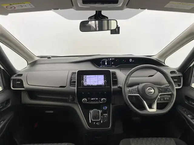 日産 セレナ e－パワー ハイウェイスター V 富山県 2020(令2)年 2万km ブリリアントホワイトパール 2トーン 純正ナビ（AM/FM/CD/DVD/AUX/BT）/フルセグTV/アラウンドビューモニター/両側パワースライドドア/ハンズフリーオートスライドドア/エマージェンシーブレーキ/レーンキープアシスト/ブラインドスポットモニター/標識認識機能/クリアランスソナー/プロパイロット/LEDヘッドライト/オートライト/フォグライト/ETC/ドライブレコーダー/アイドリングストップ/革巻きステアリング/ステアリングスイッチ/プッシュスタート/スマートキー/スペアキー/電動格納ミラー/純正フロアマット