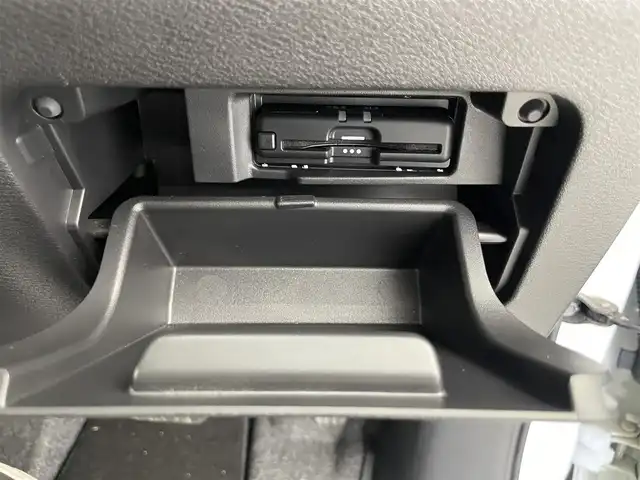 日産 セレナ e－パワー ハイウェイスター V 富山県 2020(令2)年 2万km ブリリアントホワイトパール 2トーン 純正ナビ（AM/FM/CD/DVD/AUX/BT）/フルセグTV/アラウンドビューモニター/両側パワースライドドア/ハンズフリーオートスライドドア/エマージェンシーブレーキ/レーンキープアシスト/ブラインドスポットモニター/標識認識機能/クリアランスソナー/プロパイロット/LEDヘッドライト/オートライト/フォグライト/ETC/ドライブレコーダー/アイドリングストップ/革巻きステアリング/ステアリングスイッチ/プッシュスタート/スマートキー/スペアキー/電動格納ミラー/純正フロアマット