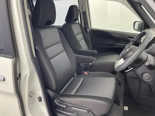 日産 セレナ e－パワー ハイウェイスター V 富山県 2020(令2)年 2万km ブリリアントホワイトパール 2トーン 純正ナビ（AM/FM/CD/DVD/AUX/BT）/フルセグTV/アラウンドビューモニター/両側パワースライドドア/ハンズフリーオートスライドドア/エマージェンシーブレーキ/レーンキープアシスト/ブラインドスポットモニター/標識認識機能/クリアランスソナー/プロパイロット/LEDヘッドライト/オートライト/フォグライト/ETC/ドライブレコーダー/アイドリングストップ/革巻きステアリング/ステアリングスイッチ/プッシュスタート/スマートキー/スペアキー/電動格納ミラー/純正フロアマット