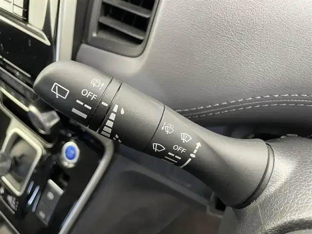 日産 セレナ e－パワー ハイウェイスター V 富山県 2020(令2)年 2万km ブリリアントホワイトパール 2トーン 純正ナビ（AM/FM/CD/DVD/AUX/BT）/フルセグTV/アラウンドビューモニター/両側パワースライドドア/ハンズフリーオートスライドドア/エマージェンシーブレーキ/レーンキープアシスト/ブラインドスポットモニター/標識認識機能/クリアランスソナー/プロパイロット/LEDヘッドライト/オートライト/フォグライト/ETC/ドライブレコーダー/アイドリングストップ/革巻きステアリング/ステアリングスイッチ/プッシュスタート/スマートキー/スペアキー/電動格納ミラー/純正フロアマット