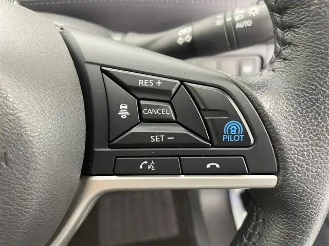 日産 セレナ e－パワー ハイウェイスター V 富山県 2020(令2)年 2万km ブリリアントホワイトパール 2トーン 純正ナビ（AM/FM/CD/DVD/AUX/BT）/フルセグTV/アラウンドビューモニター/両側パワースライドドア/ハンズフリーオートスライドドア/エマージェンシーブレーキ/レーンキープアシスト/ブラインドスポットモニター/標識認識機能/クリアランスソナー/プロパイロット/LEDヘッドライト/オートライト/フォグライト/ETC/ドライブレコーダー/アイドリングストップ/革巻きステアリング/ステアリングスイッチ/プッシュスタート/スマートキー/スペアキー/電動格納ミラー/純正フロアマット