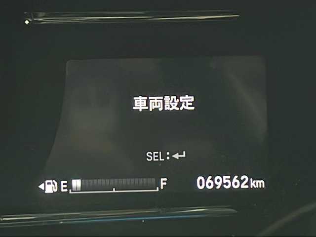 ホンダ ヴェゼル RS ホンダセンシング 鹿児島県 2017(平29)年 7万km ホワイトオーキッドパール ホンダセンシング /純正Gathersナビ/Bluetooth対応 DVD再生可/フルセグTV/バックカメラ/ハーフレザーシート/シートヒーター /レーダークルーズコントロール/電動パーキング/オートホールド/ビルトインETC/ステアリングスイッチ/LEDヘッドライト/フォグライト /オートライトコントロール/革巻きステアリング/純正18インチアルミホイール/スマートキー/エンジンプッシュスタート/保証書/取扱説明書