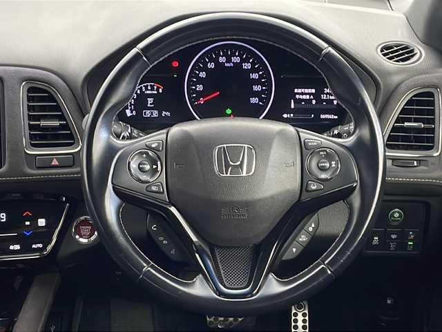 ホンダ ヴェゼル RS ホンダセンシング 鹿児島県 2017(平29)年 7万km ホワイトオーキッドパール ホンダセンシング /純正Gathersナビ/Bluetooth対応 DVD再生可/フルセグTV/バックカメラ/ハーフレザーシート/シートヒーター /レーダークルーズコントロール/電動パーキング/オートホールド/ビルトインETC/ステアリングスイッチ/LEDヘッドライト/フォグライト /オートライトコントロール/革巻きステアリング/純正18インチアルミホイール/スマートキー/エンジンプッシュスタート/保証書/取扱説明書