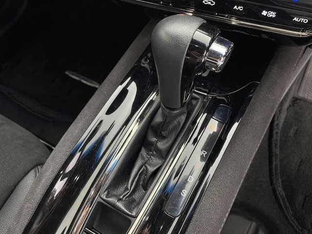 ホンダ ヴェゼル RS ホンダセンシング 鹿児島県 2017(平29)年 7万km ホワイトオーキッドパール ホンダセンシング /純正Gathersナビ/Bluetooth対応 DVD再生可/フルセグTV/バックカメラ/ハーフレザーシート/シートヒーター /レーダークルーズコントロール/電動パーキング/オートホールド/ビルトインETC/ステアリングスイッチ/LEDヘッドライト/フォグライト /オートライトコントロール/革巻きステアリング/純正18インチアルミホイール/スマートキー/エンジンプッシュスタート/保証書/取扱説明書