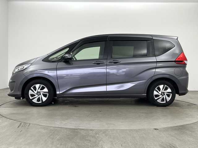 ホンダ フリード ハイブリット G ホンダセンシング 兵庫県 2018(平30)年 4.4万km モダンスティールM ・社外ナビ&BT&CD&DVD&USB&TV&SD&HDMI/・バックカメラ/・ビルトインETC/・前後ドライブレコーダー/・両側パワースライドドア/・ホンダセンシング/・レーダークルーズコントロール/・レーンキープアシスト/・前後コーナーセンサー/・衝突軽減ブレーキ/・プラズマクラスター/・LEDオートライト/・オートマチックハイビーム/・コンフォートビュー/・ステアリングリモコン/・W＋カーテンエアバック/・ECON/・スマートキー/・プッシュスタート