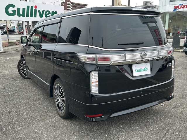 日産 エルグランド 250ハイウェイスターS 富山県 2021(令3)年 1.8万km 黒 スマートキー/ハーフレザーシート/両側パワースライドドア/メーカーオプションメモリーナビ/３列シート/全周囲モニター/BSM/フルセグTV/Bluetooth/ビルトインETC/純正18インチAW/レーダークルーズコントロール/LEDヘッドライト/フォグランプ/純正フロアマット/純正ドアバイザー/横滑り防止装置/電動格納ウィンカーミラー/ドラレコ（前）/オットマン/クリアランスソナー/AFS/ステアリングスイッチ/パワーバックドア/フロントエアロ（NISMO）/USB端子（３個）/保証書・取説・ナビ取説