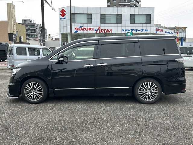 日産 エルグランド 250ハイウェイスターS 富山県 2021(令3)年 1.8万km 黒 スマートキー/ハーフレザーシート/両側パワースライドドア/メーカーオプションメモリーナビ/３列シート/全周囲モニター/BSM/フルセグTV/Bluetooth/ビルトインETC/純正18インチAW/レーダークルーズコントロール/LEDヘッドライト/フォグランプ/純正フロアマット/純正ドアバイザー/横滑り防止装置/電動格納ウィンカーミラー/ドラレコ（前）/オットマン/クリアランスソナー/AFS/ステアリングスイッチ/パワーバックドア/フロントエアロ（NISMO）/USB端子（３個）/保証書・取説・ナビ取説
