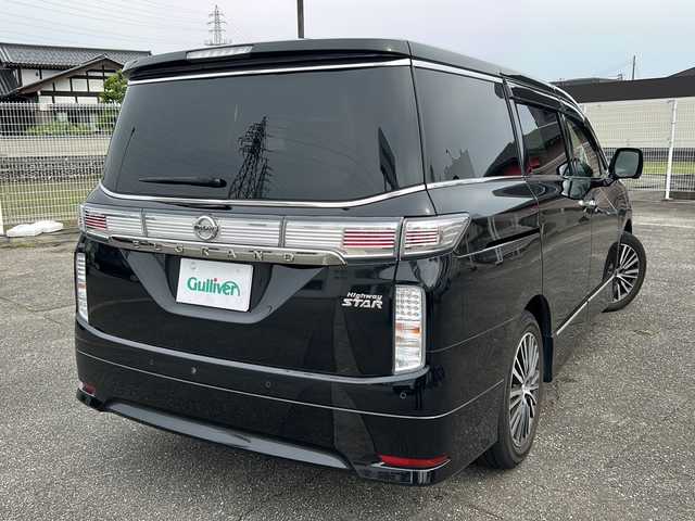 日産 エルグランド 250ハイウェイスターS 富山県 2021(令3)年 1.8万km 黒 スマートキー/ハーフレザーシート/両側パワースライドドア/メーカーオプションメモリーナビ/３列シート/全周囲モニター/BSM/フルセグTV/Bluetooth/ビルトインETC/純正18インチAW/レーダークルーズコントロール/LEDヘッドライト/フォグランプ/純正フロアマット/純正ドアバイザー/横滑り防止装置/電動格納ウィンカーミラー/ドラレコ（前）/オットマン/クリアランスソナー/AFS/ステアリングスイッチ/パワーバックドア/フロントエアロ（NISMO）/USB端子（３個）/保証書・取説・ナビ取説