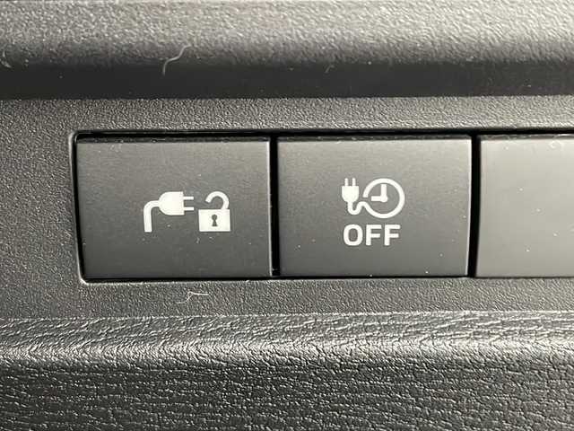 三菱 アウトランダー ＰＨＥＶ G 岐阜県 2022(令4)年 6.5万km ホワイトダイヤモンド 純正９インチナビ　/フルセグＴＶ　/電動テールゲート　/ＭＹパイロット　/革巻きステアリング　/パドルシフト　/ステアリングヒーター/シートヒーター（1列目＋2列目）　/シートメモリー　/パワーシート　/純正ドライブレコーダー　(前後)/置くだけ充電/アラウンドビューモニター/白革シート/ワイパーデアイサー/AC1500W