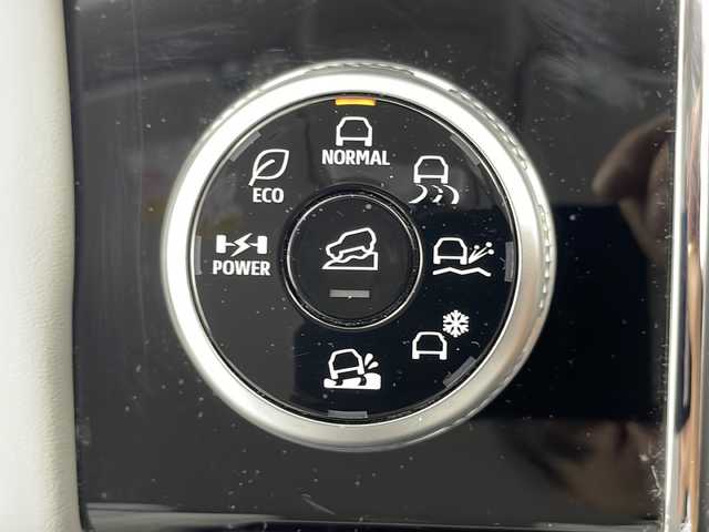 三菱 アウトランダー ＰＨＥＶ G 岐阜県 2022(令4)年 6.5万km ホワイトダイヤモンド 純正９インチナビ　/フルセグＴＶ　/電動テールゲート　/ＭＹパイロット　/革巻きステアリング　/パドルシフト　/ステアリングヒーター/シートヒーター（1列目＋2列目）　/シートメモリー　/パワーシート　/純正ドライブレコーダー　(前後)/置くだけ充電/アラウンドビューモニター/白革シート/ワイパーデアイサー/AC1500W