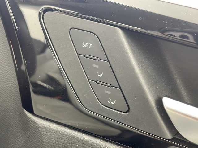 三菱 アウトランダー ＰＨＥＶ G 岐阜県 2022(令4)年 6.5万km ホワイトダイヤモンド 純正９インチナビ　/フルセグＴＶ　/電動テールゲート　/ＭＹパイロット　/革巻きステアリング　/パドルシフト　/ステアリングヒーター/シートヒーター（1列目＋2列目）　/シートメモリー　/パワーシート　/純正ドライブレコーダー　(前後)/置くだけ充電/アラウンドビューモニター/白革シート/ワイパーデアイサー/AC1500W