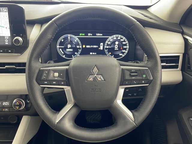三菱 アウトランダー ＰＨＥＶ G 岐阜県 2022(令4)年 6.5万km ホワイトダイヤモンド 純正９インチナビ　/フルセグＴＶ　/電動テールゲート　/ＭＹパイロット　/革巻きステアリング　/パドルシフト　/ステアリングヒーター/シートヒーター（1列目＋2列目）　/シートメモリー　/パワーシート　/純正ドライブレコーダー　(前後)/置くだけ充電/アラウンドビューモニター/白革シート/ワイパーデアイサー/AC1500W