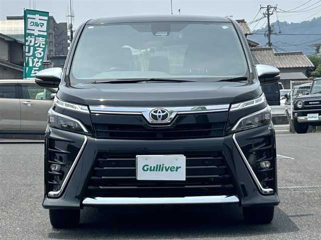 トヨタ ヴォクシー ZS 煌Ⅱ 広島県 2020(令2)年 3.9万km ブラック ワンオーナー/純正ナビ　NSZN-Z68T/　「CD/DVD/フルセグTV/Bluetooth」/バックカメラ/前後ドライブレコーダー/ETC/クルーズコントロール/両側パワースライドドア/衝突被害軽減システム/フリップダウンモニター/前後コーナーセンサー/フォグランプ/LEDヘッドライト/デジタルインナーミラー/オートライト/オートマチックハイビーム/プッシュスタート/純正フロアマット/純正16インチホール/保証書/取扱説明書