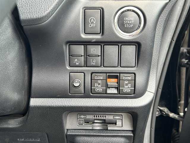 トヨタ ヴォクシー ZS 煌Ⅱ 広島県 2020(令2)年 3.9万km ブラック ワンオーナー/純正ナビ　NSZN-Z68T/　「CD/DVD/フルセグTV/Bluetooth」/バックカメラ/前後ドライブレコーダー/ETC/クルーズコントロール/両側パワースライドドア/衝突被害軽減システム/フリップダウンモニター/前後コーナーセンサー/フォグランプ/LEDヘッドライト/デジタルインナーミラー/オートライト/オートマチックハイビーム/プッシュスタート/純正フロアマット/純正16インチホール/保証書/取扱説明書