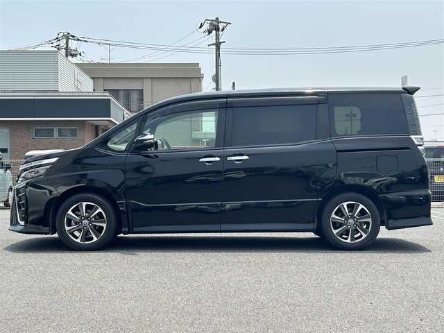 トヨタ ヴォクシー ZS 煌Ⅱ 広島県 2020(令2)年 3.9万km ブラック ワンオーナー/純正ナビ　NSZN-Z68T/　「CD/DVD/フルセグTV/Bluetooth」/バックカメラ/前後ドライブレコーダー/ETC/クルーズコントロール/両側パワースライドドア/衝突被害軽減システム/フリップダウンモニター/前後コーナーセンサー/フォグランプ/LEDヘッドライト/デジタルインナーミラー/オートライト/オートマチックハイビーム/プッシュスタート/純正フロアマット/純正16インチホール/保証書/取扱説明書