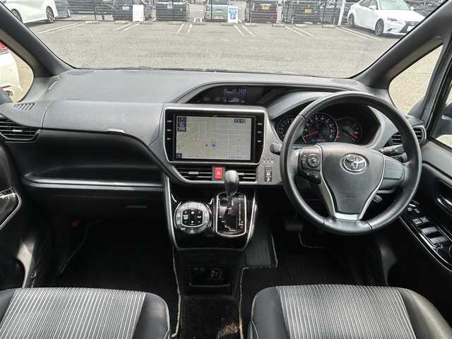 トヨタ ヴォクシー ZS 煌Ⅱ 広島県 2020(令2)年 3.9万km ブラック ワンオーナー/純正ナビ　NSZN-Z68T/　「CD/DVD/フルセグTV/Bluetooth」/バックカメラ/前後ドライブレコーダー/ETC/クルーズコントロール/両側パワースライドドア/衝突被害軽減システム/フリップダウンモニター/前後コーナーセンサー/フォグランプ/LEDヘッドライト/デジタルインナーミラー/オートライト/オートマチックハイビーム/プッシュスタート/純正フロアマット/純正16インチホール/保証書/取扱説明書
