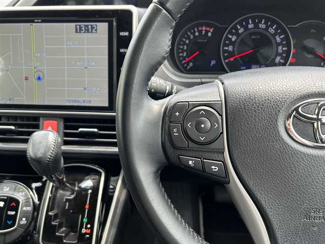 トヨタ ヴォクシー ZS 煌Ⅱ 広島県 2020(令2)年 3.9万km ブラック ワンオーナー/純正ナビ　NSZN-Z68T/　「CD/DVD/フルセグTV/Bluetooth」/バックカメラ/前後ドライブレコーダー/ETC/クルーズコントロール/両側パワースライドドア/衝突被害軽減システム/フリップダウンモニター/前後コーナーセンサー/フォグランプ/LEDヘッドライト/デジタルインナーミラー/オートライト/オートマチックハイビーム/プッシュスタート/純正フロアマット/純正16インチホール/保証書/取扱説明書