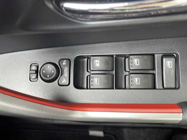 トヨタ ライズ Z 京都府 2023(令5)年 0.3万km シャイニングホワイトパール 純正9インチディスプレイオーディオ/・フルセグTV/BTオーディオ/FM/AM/バックカメラ/アラウンドビューモニター/ブラインドスポットモニター/社外デジタルインナーミラー/前席シートヒーター/ステアリングスイッチ/コーナーセンサー/前後ドラレコ/レーダークルーズコントロール/ETC2.0/アイドリングストップ/プッシュスタート/車載スペアタイヤ/MT付AT/純正フロアマット/保証書＆取説/スマートスペアキー