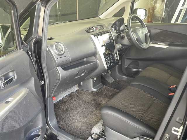 日産 デイズ ハイウェイスターJ 熊本県 2014(平26)年 7.1万km ブラック (株)IDOMが運営する【じしゃロン熊本店】の自社ローン専用車両になりますこちらは現金またはオートローンご利用時の価格です。自社ローンご希望の方は別途その旨お申付け下さい/社外ナビ（フルセグＴＶ　ＢＴ）/バックカメラ　/ＨＩＤヘッドライト　/ＥＴＣ　/Ｗ＋サイドエアバッグ　/純正フロアマット　/純正アルミホイール
