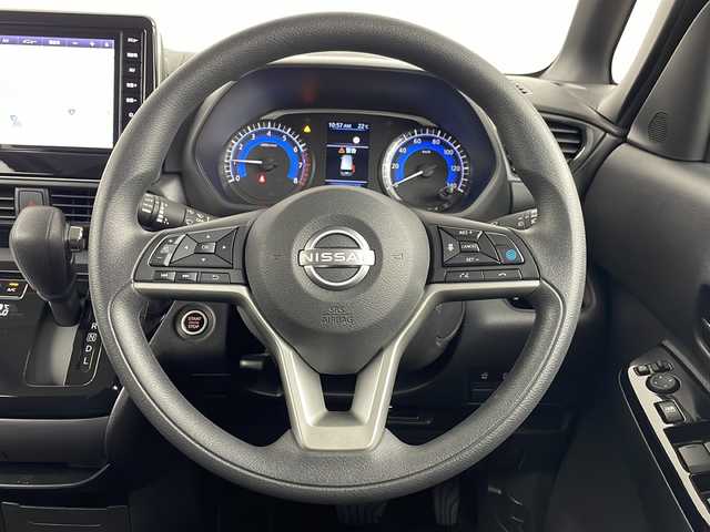 日産 ルークス HWS X プロパイロットED 埼玉県 2025(令7)年 0.6万km パールⅡ 純正ナビ　/　AM/FM/BT/TV/全方位カメラ　/ビルトインＥＴＣ　/エマージェンシーブレーキ　/プロパイロット　/両側パワースライドドア　/デジタルインナーミラー　/純正アルミホイール　/ブレードホールド　/レーンキープアシスト/オートマティックハイビーム/純正フロアマット/スマートキー