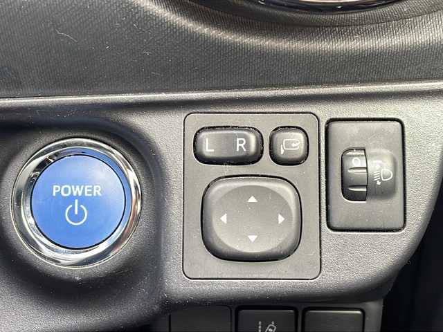 トヨタ アクア G 東京都 2017(平29)年 4.2万km ブラックマイカ 純正SDナビ/Bluetooth/フルセグTV/バックカメラ/ビルトインETC2.0/衝突軽減ブレーキ/車線逸脱警報装置/オートマチックハイビーム/LEDオートライト/クルーズコントロール/プッシュスタート/スマートキー×2