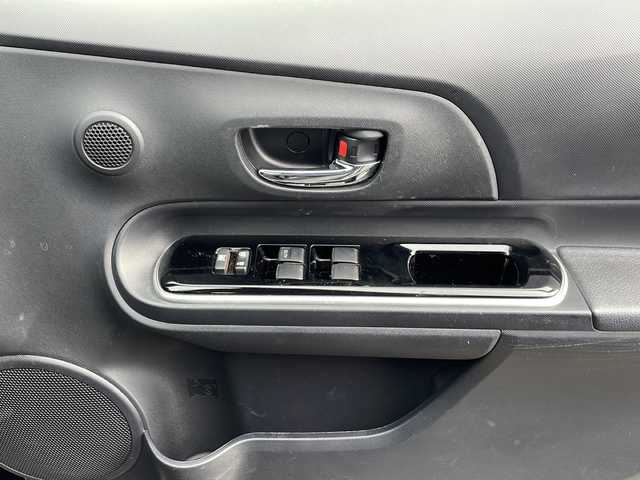 トヨタ アクア G 東京都 2017(平29)年 4.2万km ブラックマイカ 純正SDナビ/Bluetooth/フルセグTV/バックカメラ/ビルトインETC2.0/衝突軽減ブレーキ/車線逸脱警報装置/オートマチックハイビーム/LEDオートライト/クルーズコントロール/プッシュスタート/スマートキー×2