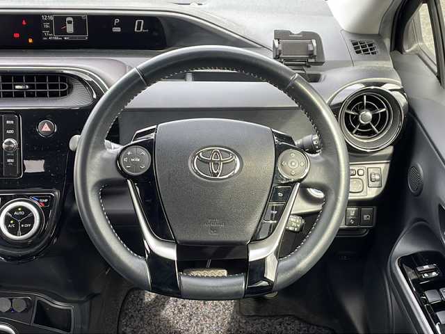 トヨタ アクア G 東京都 2017(平29)年 4.2万km ブラックマイカ 純正SDナビ/Bluetooth/フルセグTV/バックカメラ/ビルトインETC2.0/衝突軽減ブレーキ/車線逸脱警報装置/オートマチックハイビーム/LEDオートライト/クルーズコントロール/プッシュスタート/スマートキー×2