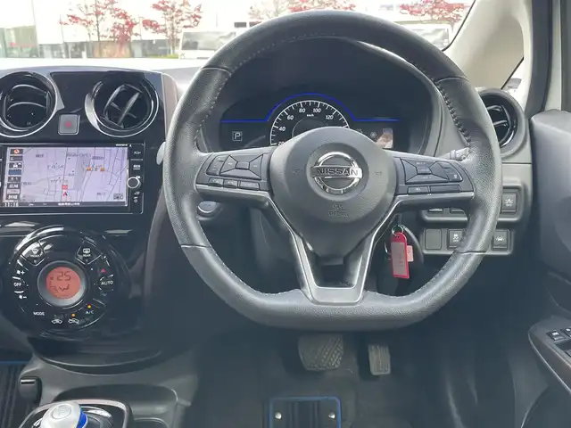 日産 ノート e－パワー メダリスト FOUR 福島県 2019(令1)年 1.2万km ブリリアントホワイトパール 純正ナビゲーション/型番：MM318D-W/【CD/DVD/SD/BT/TV】/アラウンドビューモニター/ドライブレコーダー/ETC/デジタルインナーミラー/クルーズコントロール/レーンキープアシスト/衝突被害軽減ブレーキ/アイドリングストップ/LEDオートライト/純正フロアマット/純正ドアバイザー