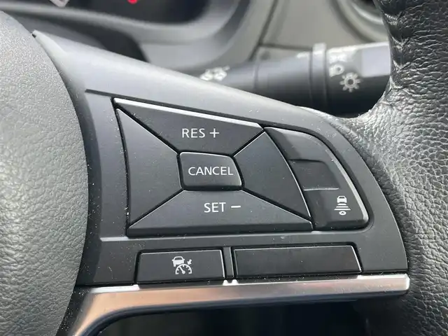 日産 ノート e－パワー メダリスト FOUR 福島県 2019(令1)年 1.2万km ブリリアントホワイトパール 純正ナビゲーション/型番：MM318D-W/【CD/DVD/SD/BT/TV】/アラウンドビューモニター/ドライブレコーダー/ETC/デジタルインナーミラー/クルーズコントロール/レーンキープアシスト/衝突被害軽減ブレーキ/アイドリングストップ/LEDオートライト/純正フロアマット/純正ドアバイザー