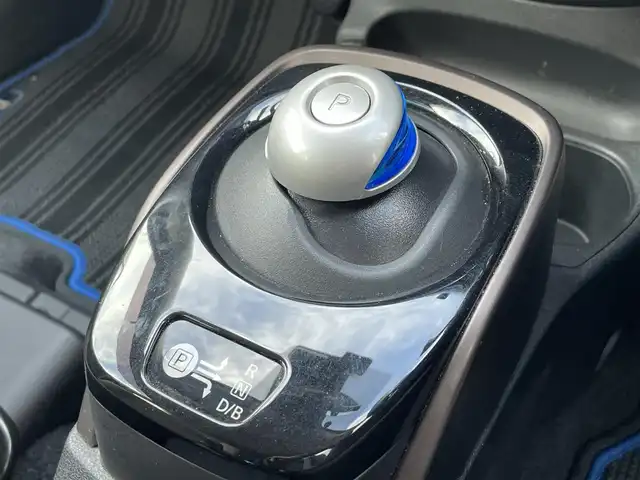 日産 ノート e－パワー メダリスト FOUR 福島県 2019(令1)年 1.2万km ブリリアントホワイトパール 純正ナビゲーション/型番：MM318D-W/【CD/DVD/SD/BT/TV】/アラウンドビューモニター/ドライブレコーダー/ETC/デジタルインナーミラー/クルーズコントロール/レーンキープアシスト/衝突被害軽減ブレーキ/アイドリングストップ/LEDオートライト/純正フロアマット/純正ドアバイザー