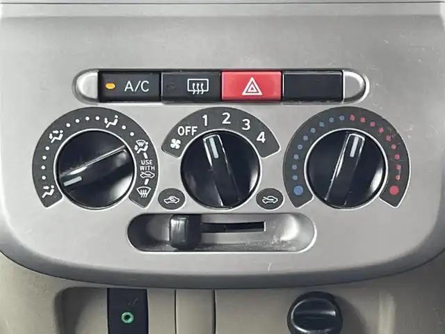 ダイハツ タント L 宮城県 2011(平23)年 6万km ブライトシルバーメタリック 純正オーディオ/（ＦＭ／ＡＭ／ＣＤ）　/片側スライドドア　/ベンチシート　/ヘッドライトレベライザー　/電動格納ミラー　/スタッドレスタイヤ社外ＡＷ/（１５５／６５Ｒ１４／７ｍｍ）