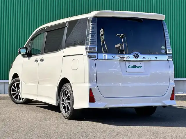 トヨタ ヴォクシー ZS 煌Ⅱ 宮城県 2019(令1)年 8.8万km ホワイトパールクリスタルシャイン セーフティセンス/・プリクラッシュセーフティ/・レーンディパーチャーアラート/・オートマチックハイビーム/KENWOOD9インチナビ/【CD・DVD・SD・BT】/フルセグテレビ/バックカメラ/ETC/両側パワースライドドア/デュアルエアコン/本革巻きステアリング/クルーズコントロール/UVカットガラス/リアサンシェード/折りたたみテーブル/LEDヘッドライト/LEDフォグランプ/ドアバイザー/メッキウインカーミラー/折りたたみテーブル/プッシュスタート/社外15インチAW/Wエアバッグ