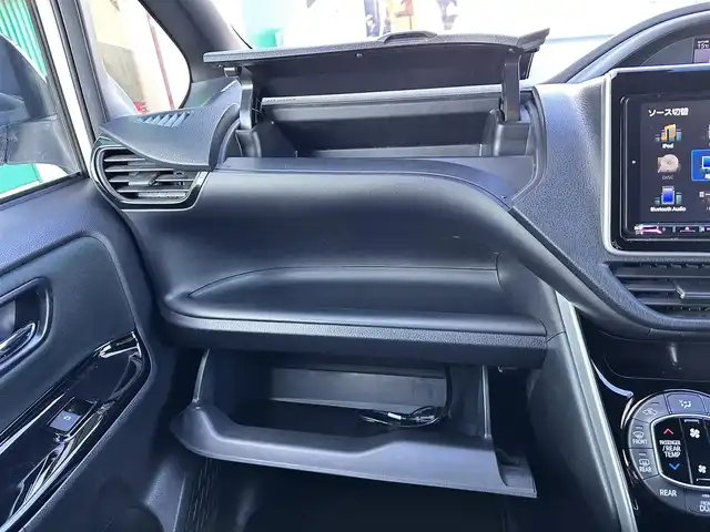 トヨタ ヴォクシー ZS 煌Ⅱ 宮城県 2019(令1)年 8.8万km ホワイトパールクリスタルシャイン セーフティセンス/・プリクラッシュセーフティ/・レーンディパーチャーアラート/・オートマチックハイビーム/KENWOOD9インチナビ/【CD・DVD・SD・BT】/フルセグテレビ/バックカメラ/ETC/両側パワースライドドア/デュアルエアコン/本革巻きステアリング/クルーズコントロール/UVカットガラス/リアサンシェード/折りたたみテーブル/LEDヘッドライト/LEDフォグランプ/ドアバイザー/メッキウインカーミラー/折りたたみテーブル/プッシュスタート/社外15インチAW/Wエアバッグ